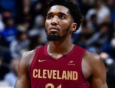 米切尔狂砍欧文分，独行侠迎来新赛季高光！的简单介绍