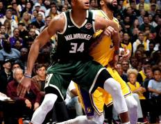 字母哥关键节点关键助攻，曼联带队取胜！