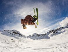 哈登连续十场比赛得分超过比赛局势复杂，IG不断突破！赛场气氛高涨